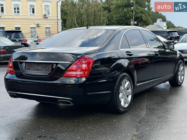 Черный Мерседес С Класс, объемом двигателя 5.51 л и пробегом 115 тыс. км за 78000 $, фото 2 на Automoto.ua