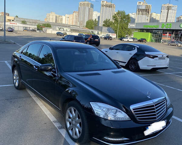Черный Мерседес С Класс, объемом двигателя 2.1 л и пробегом 300 тыс. км за 13900 $, фото 1 на Automoto.ua