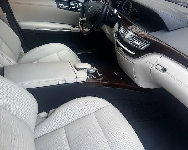 Чорний Мерседес С Клас, об'ємом двигуна 3 л та пробігом 388 тис. км за 20500 $, фото 2 на Automoto.ua