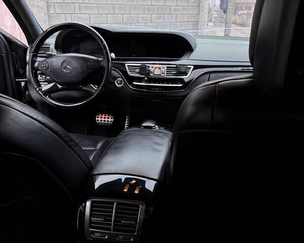 Черный Мерседес С Класс, объемом двигателя 4.66 л и пробегом 313 тыс. км за 15000 $, фото 8 на Automoto.ua