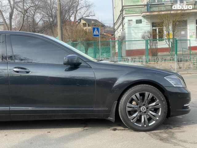 Черный Мерседес С Класс, объемом двигателя 3 л и пробегом 248 тыс. км за 21990 $, фото 4 на Automoto.ua