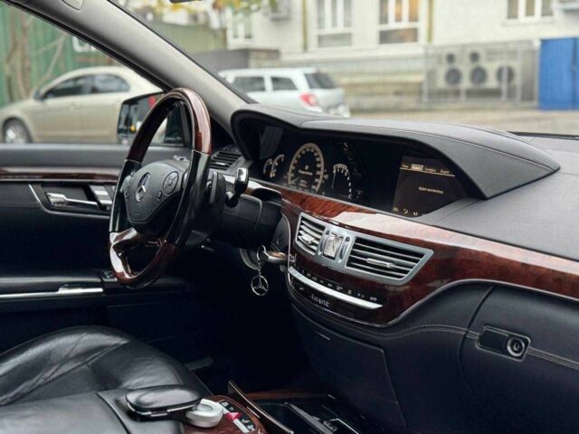 Черный Мерседес С Класс, объемом двигателя 4.7 л и пробегом 170 тыс. км за 13900 $, фото 17 на Automoto.ua