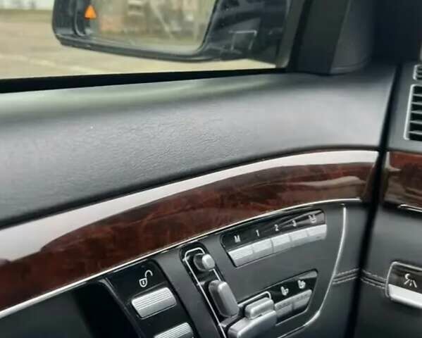 Черный Мерседес С Класс, объемом двигателя 4.7 л и пробегом 161 тыс. км за 21000 $, фото 39 на Automoto.ua