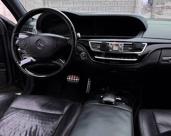 Черный Мерседес С Класс, объемом двигателя 4.66 л и пробегом 313 тыс. км за 15000 $, фото 13 на Automoto.ua