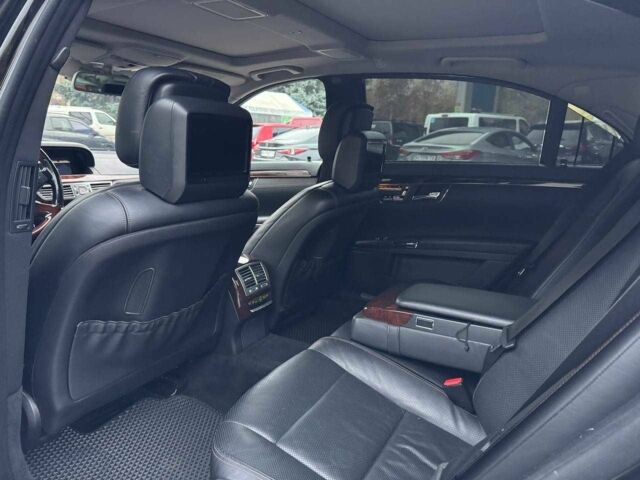 Черный Мерседес С Класс, объемом двигателя 4.7 л и пробегом 170 тыс. км за 13900 $, фото 13 на Automoto.ua