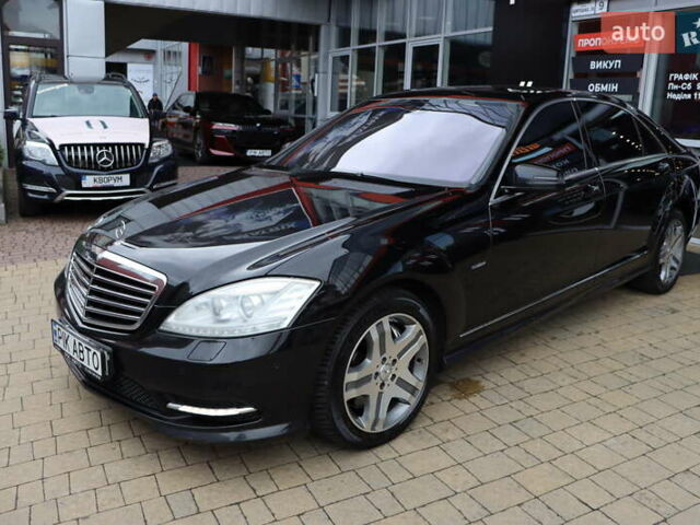 Черный Мерседес С Класс, объемом двигателя 4.7 л и пробегом 179 тыс. км за 17900 $, фото 1 на Automoto.ua