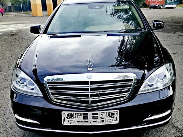 Черный Мерседес С Класс, объемом двигателя 5 л и пробегом 150 тыс. км за 23450 $, фото 1 на Automoto.ua