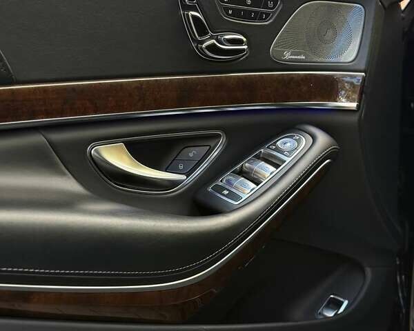 Черный Мерседес С Класс, объемом двигателя 4.66 л и пробегом 179 тыс. км за 35000 $, фото 11 на Automoto.ua