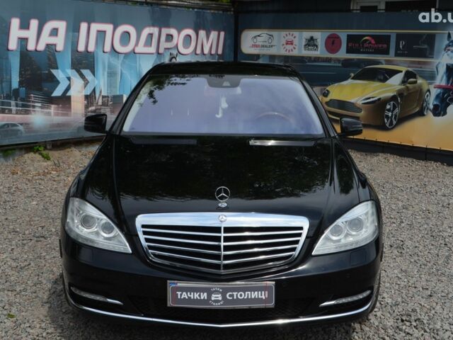 Черный Мерседес С Класс, объемом двигателя 3 л и пробегом 222 тыс. км за 19999 $, фото 2 на Automoto.ua