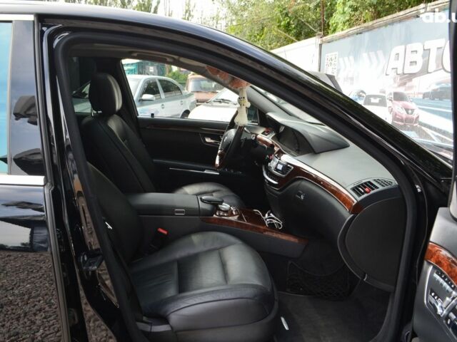 Черный Мерседес С Класс, объемом двигателя 3 л и пробегом 222 тыс. км за 19999 $, фото 14 на Automoto.ua