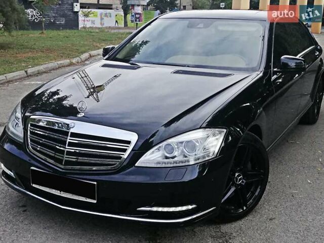 Черный Мерседес С Класс, объемом двигателя 5 л и пробегом 150 тыс. км за 23450 $, фото 6 на Automoto.ua