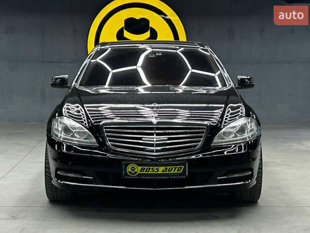 Черный Мерседес С Класс, объемом двигателя 2.99 л и пробегом 278 тыс. км за 24000 $, фото 1 на Automoto.ua