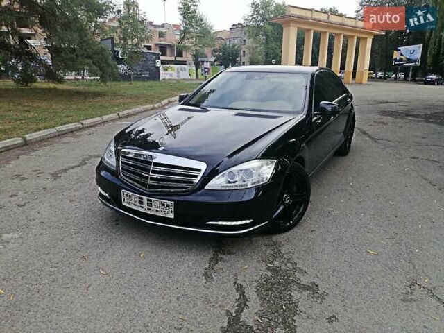 Черный Мерседес С Класс, объемом двигателя 5 л и пробегом 150 тыс. км за 23450 $, фото 21 на Automoto.ua