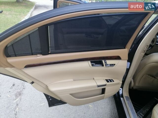 Черный Мерседес С Класс, объемом двигателя 5 л и пробегом 145 тыс. км за 22450 $, фото 32 на Automoto.ua