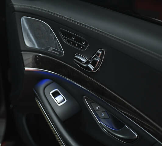 Чорний Мерседес С Клас, об'ємом двигуна 4.7 л та пробігом 122 тис. км за 33100 $, фото 51 на Automoto.ua