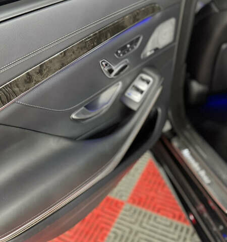 Черный Мерседес С Класс, объемом двигателя 4.66 л и пробегом 130 тыс. км за 30000 $, фото 24 на Automoto.ua