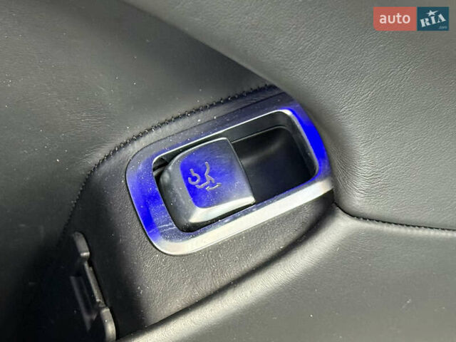 Черный Мерседес С Класс, объемом двигателя 5.98 л и пробегом 89 тыс. км за 215000 $, фото 57 на Automoto.ua