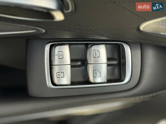 Черный Мерседес С Класс, объемом двигателя 5.98 л и пробегом 89 тыс. км за 215000 $, фото 68 на Automoto.ua