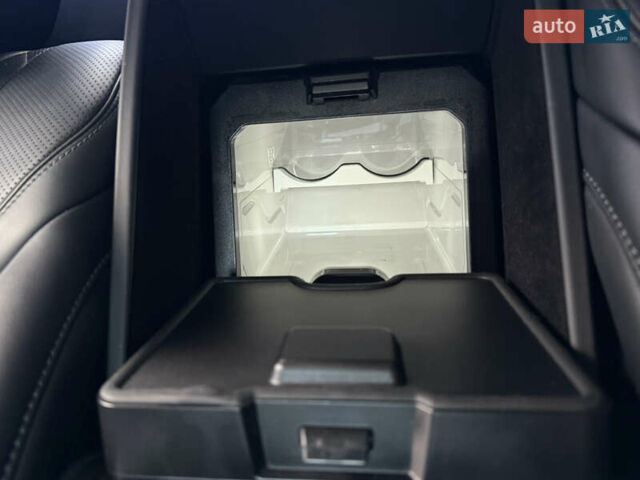 Черный Мерседес С Класс, объемом двигателя 5.98 л и пробегом 89 тыс. км за 215000 $, фото 81 на Automoto.ua