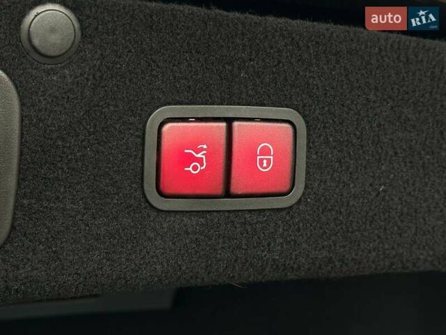 Черный Мерседес С Класс, объемом двигателя 3.98 л и пробегом 157 тыс. км за 72500 $, фото 24 на Automoto.ua