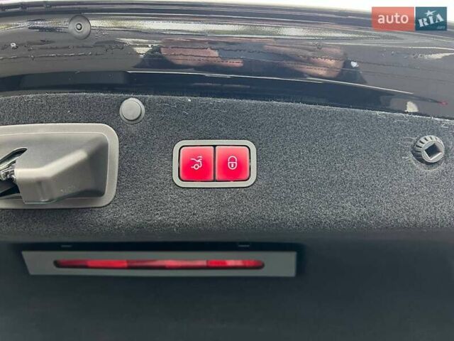 Черный Мерседес С Класс, объемом двигателя 3.98 л и пробегом 104 тыс. км за 66990 $, фото 37 на Automoto.ua