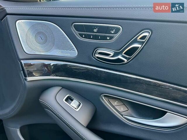 Черный Мерседес С Класс, объемом двигателя 3.99 л и пробегом 105 тыс. км за 59900 $, фото 49 на Automoto.ua