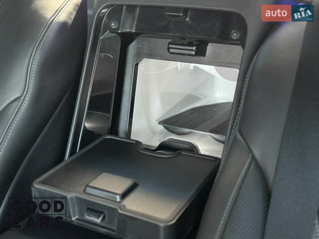 Черный Мерседес С Класс, объемом двигателя 3.98 л и пробегом 95 тыс. км за 75000 $, фото 31 на Automoto.ua