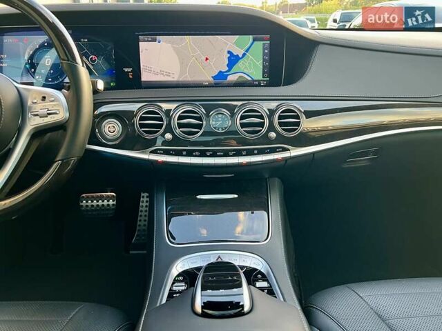 Черный Мерседес С Класс, объемом двигателя 3.99 л и пробегом 105 тыс. км за 59900 $, фото 64 на Automoto.ua