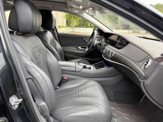 Черный Мерседес С Класс, объемом двигателя 4 л и пробегом 47 тыс. км за 25000 $, фото 10 на Automoto.ua