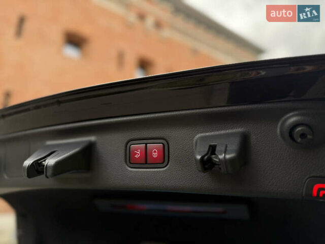 Черный Мерседес С Класс, объемом двигателя 3 л и пробегом 99 тыс. км за 99500 $, фото 85 на Automoto.ua