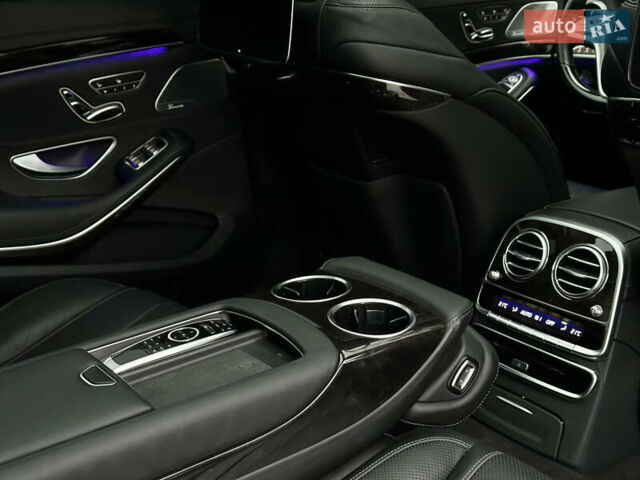 Чорний Мерседес С Клас, об'ємом двигуна 3 л та пробігом 64 тис. км за 72000 $, фото 38 на Automoto.ua