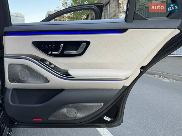 Черный Мерседес С Класс, объемом двигателя 3 л и пробегом 52 тыс. км за 130000 $, фото 60 на Automoto.ua