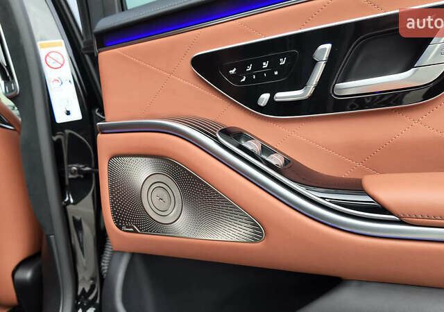 Черный Мерседес С Класс, объемом двигателя 3.98 л и пробегом 96 тыс. км за 92990 $, фото 12 на Automoto.ua