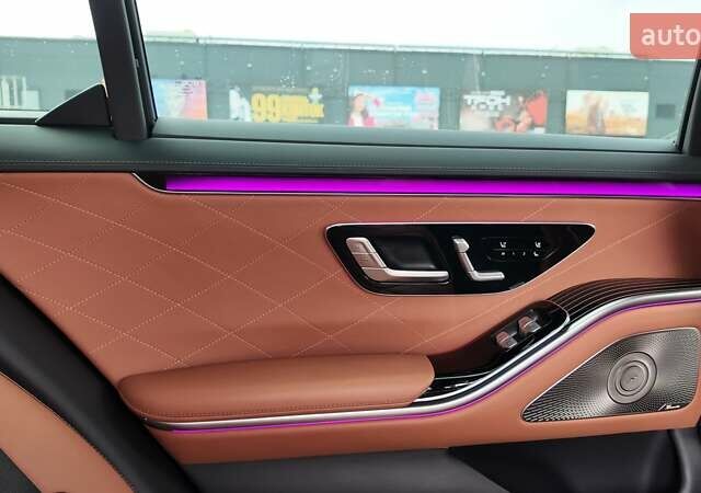 Черный Мерседес С Класс, объемом двигателя 3.98 л и пробегом 96 тыс. км за 92990 $, фото 21 на Automoto.ua