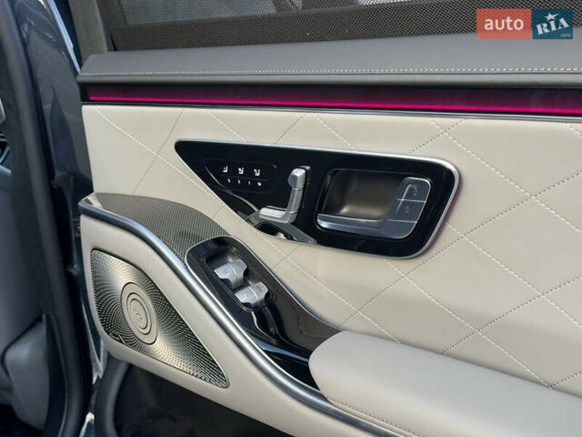 Черный Мерседес С Класс, объемом двигателя 3.98 л и пробегом 36 тыс. км за 110000 $, фото 18 на Automoto.ua