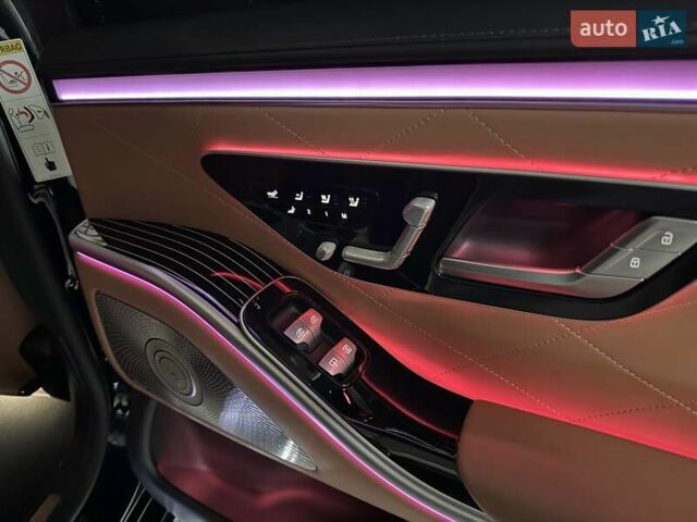 Черный Мерседес С Класс, объемом двигателя 3.98 л и пробегом 66 тыс. км за 124000 $, фото 29 на Automoto.ua