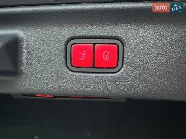 Чорний Мерседес С Клас, об'ємом двигуна 3 л та пробігом 51 тис. км за 114900 $, фото 65 на Automoto.ua