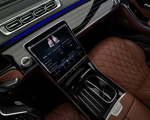 Черный Мерседес С Класс, объемом двигателя 3.98 л и пробегом 96 тыс. км за 100000 $, фото 3 на Automoto.ua