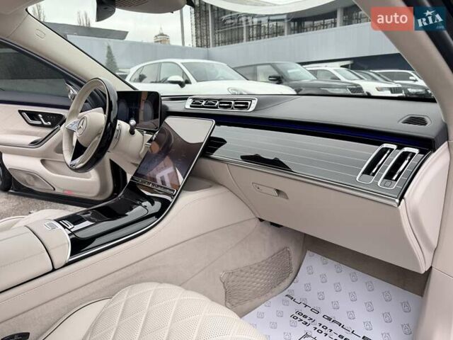 Чорний Мерседес С Клас, об'ємом двигуна 4 л та пробігом 38 тис. км за 134999 $, фото 33 на Automoto.ua