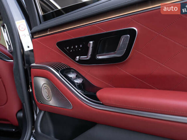 Черный Мерседес С Класс, объемом двигателя 3 л и пробегом 24 тыс. км за 145000 $, фото 24 на Automoto.ua