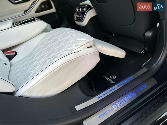 Черный Мерседес С Класс, объемом двигателя 3.98 л и пробегом 25 тыс. км за 180000 $, фото 74 на Automoto.ua