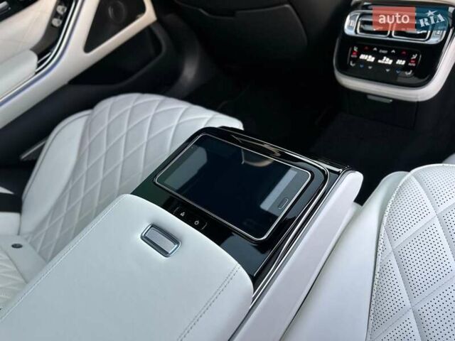 Черный Мерседес С Класс, объемом двигателя 3.98 л и пробегом 25 тыс. км за 180000 $, фото 79 на Automoto.ua