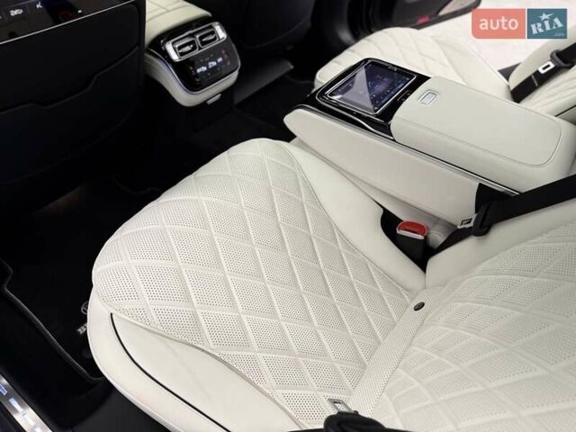 Черный Мерседес С Класс, объемом двигателя 3.98 л и пробегом 23 тыс. км за 179800 $, фото 42 на Automoto.ua