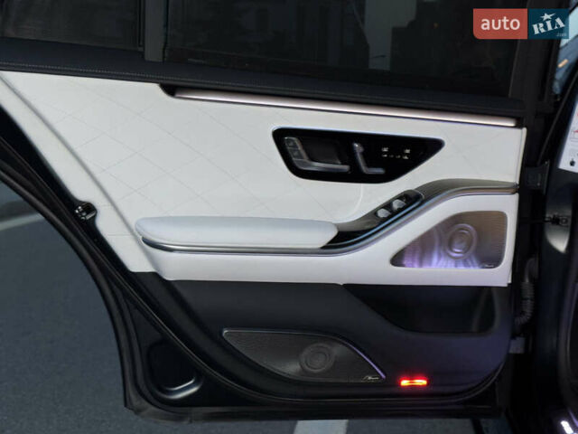 Черный Мерседес С Класс, объемом двигателя 3.98 л и пробегом 23 тыс. км за 177000 $, фото 70 на Automoto.ua