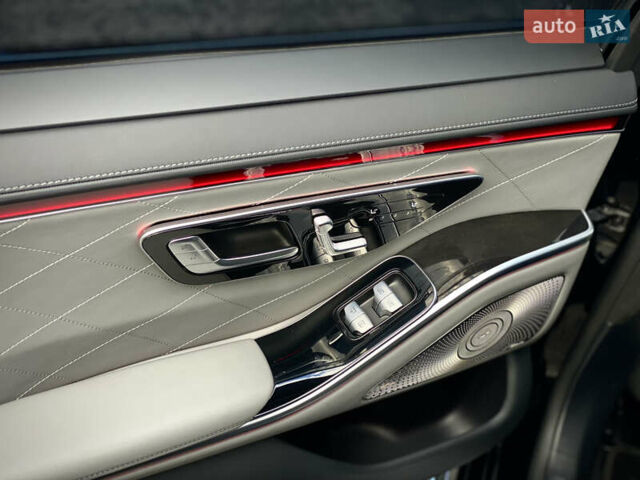 Чорний Мерседес С Клас, об'ємом двигуна 3.98 л та пробігом 64 тис. км за 104900 $, фото 22 на Automoto.ua