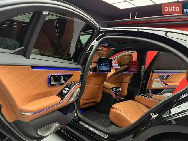 Черный Мерседес С Класс, объемом двигателя 4 л и пробегом 117 тыс. км за 113900 $, фото 38 на Automoto.ua