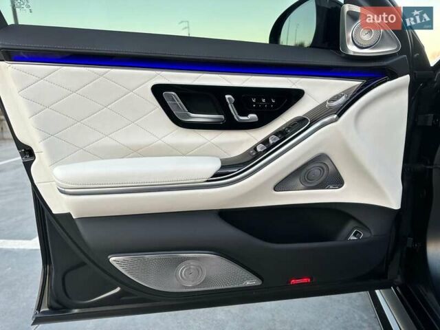 Черный Мерседес С Класс, объемом двигателя 3.98 л и пробегом 25 тыс. км за 180000 $, фото 42 на Automoto.ua