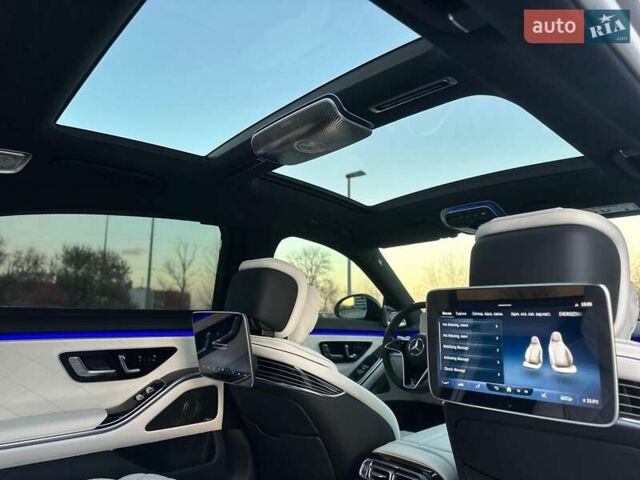 Черный Мерседес С Класс, объемом двигателя 3.98 л и пробегом 25 тыс. км за 180000 $, фото 70 на Automoto.ua