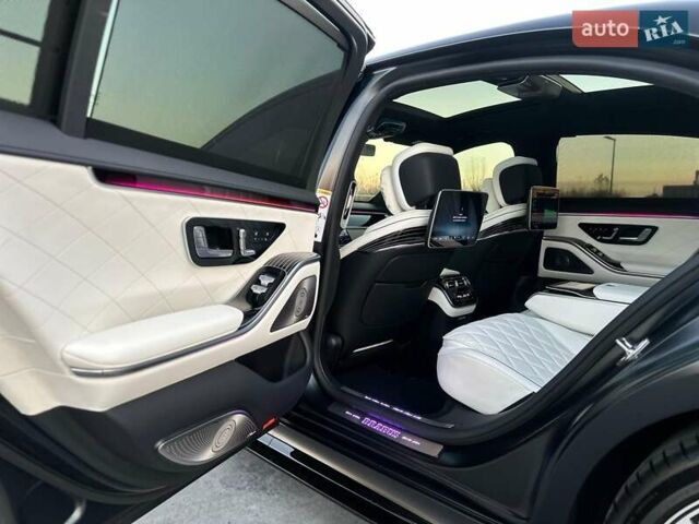 Черный Мерседес С Класс, объемом двигателя 3.98 л и пробегом 25 тыс. км за 180000 $, фото 86 на Automoto.ua