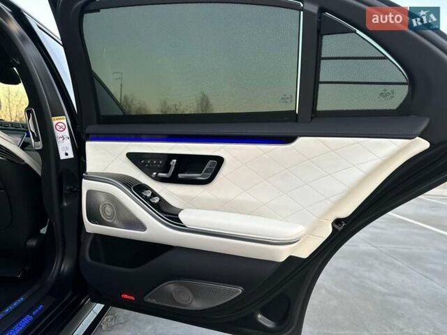 Черный Мерседес С Класс, объемом двигателя 3.98 л и пробегом 25 тыс. км за 180000 $, фото 71 на Automoto.ua